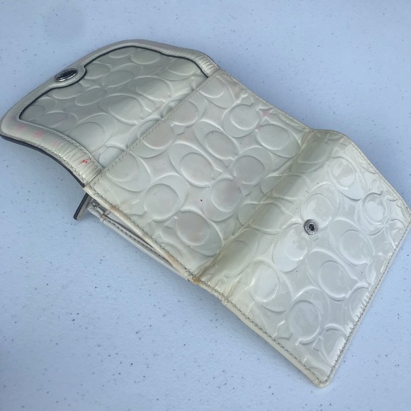 Coach White Wallet bifold signature Print - Picture 8 of 8